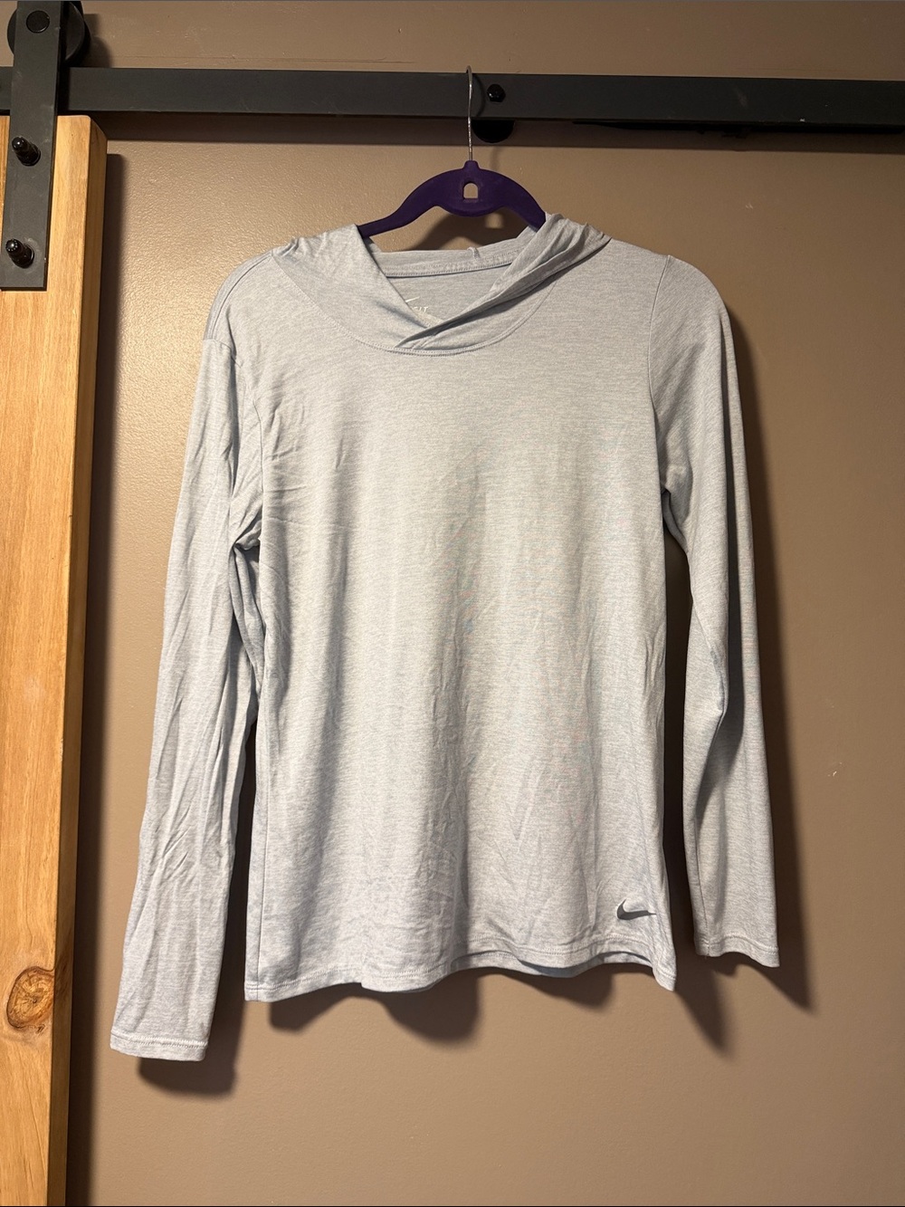 Nike Women's Light Heather Gray Hooded Long-Sleeve Performance Top
